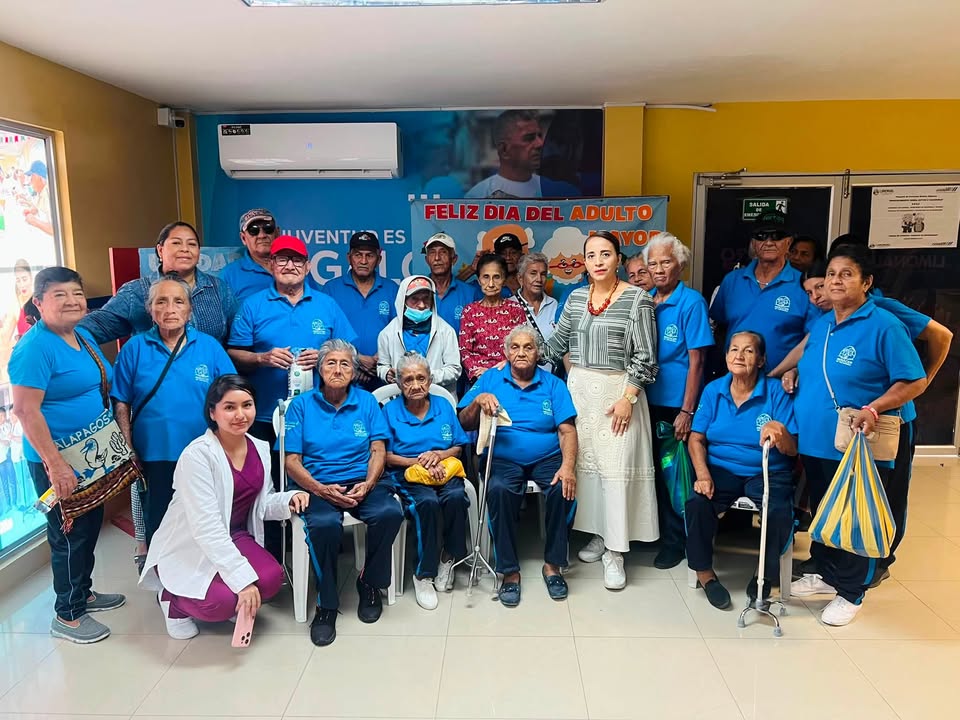 Adultos mayores de Limonal vivieron una tarde de integración y premios en La Casa del Bienestar